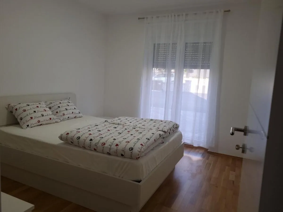 Apartman Ani Njivice