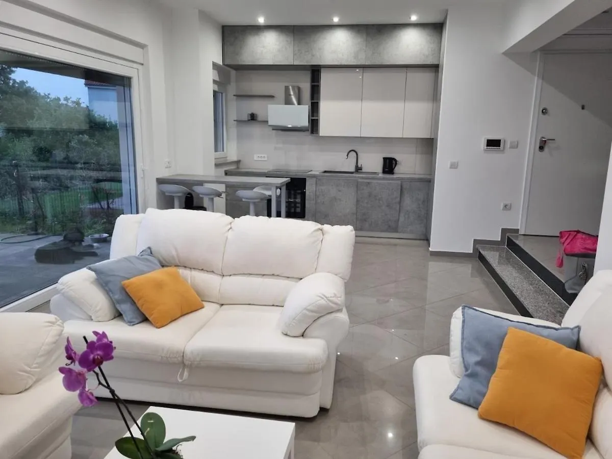 Apartman Ani Njivice